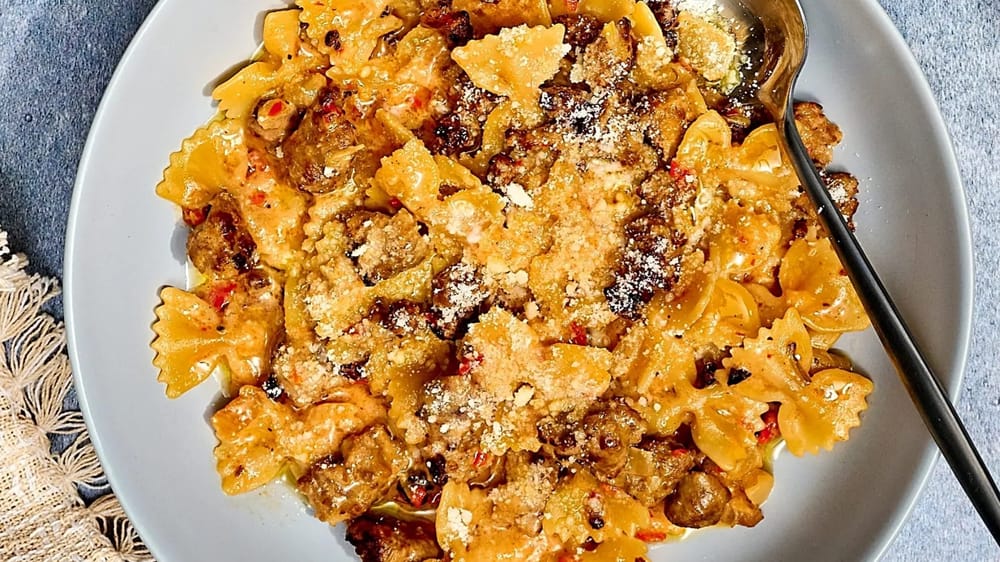 Domatesli Krema Soslu Farfalle (Yaz Makarnası)